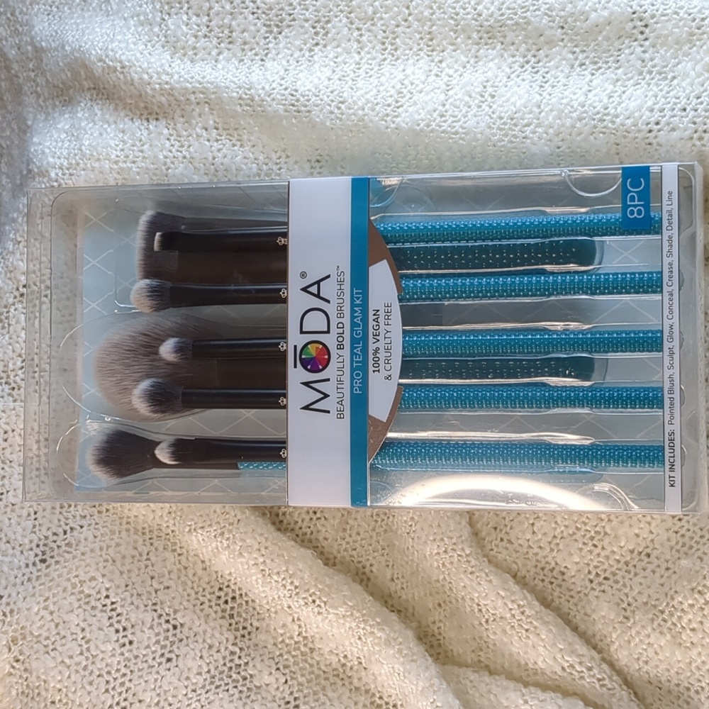 MODA® BRUSH Pro Teal 8pc Glam Kit